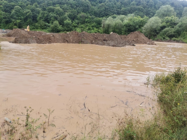 Filyos yolu sağanak yağışa teslim oldu
