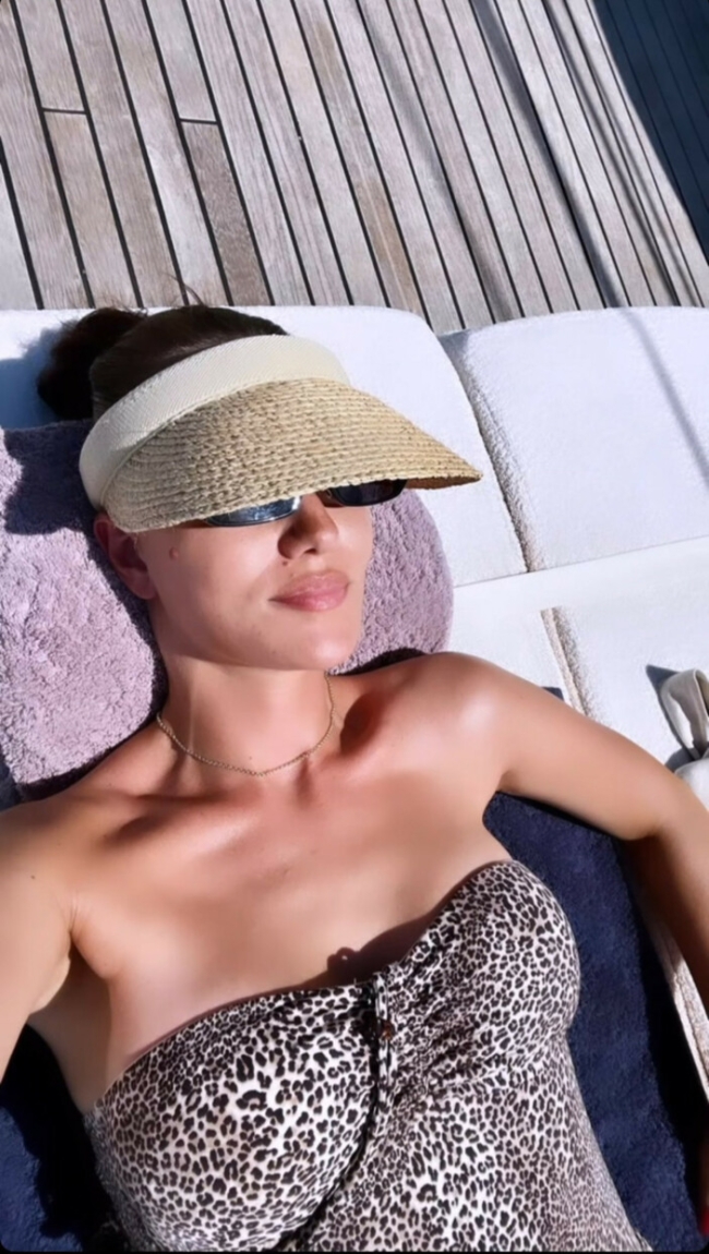 Fahriye Evcen tatil sezonunu açtı!
