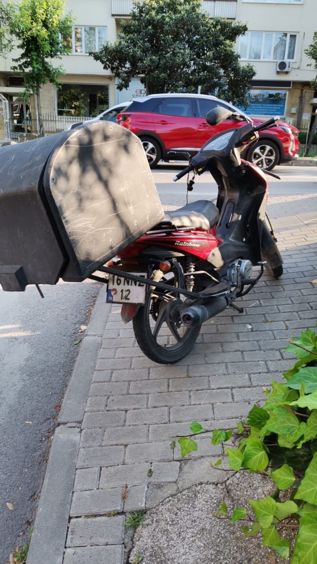 Yine Kükürtlü Caddesi... Bursa'da motosikletli ölümden döndü
