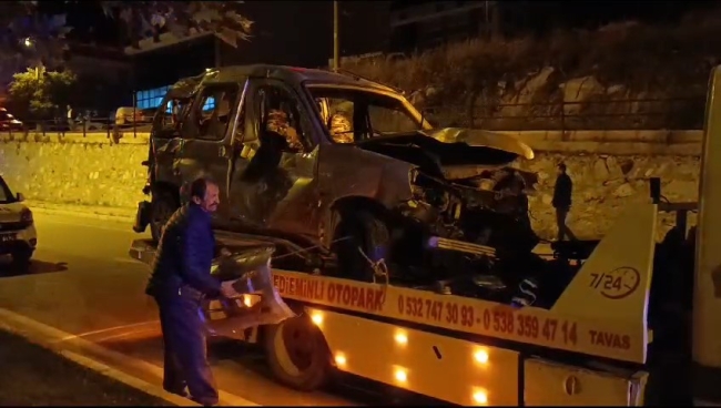 Kontrolden çıkan araç bariyerlere çarparak takla attı