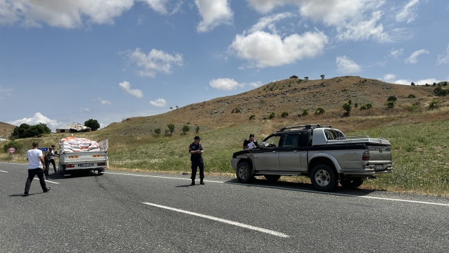 Elazığ'da transit ile pikap çarpıştı