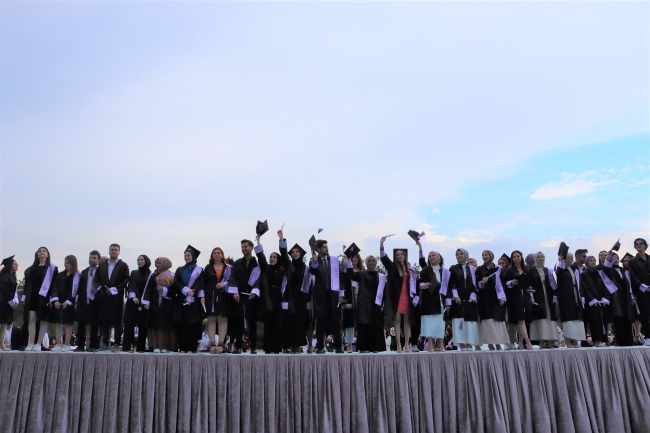 Uludağ üniversitesinde diploma sevinci