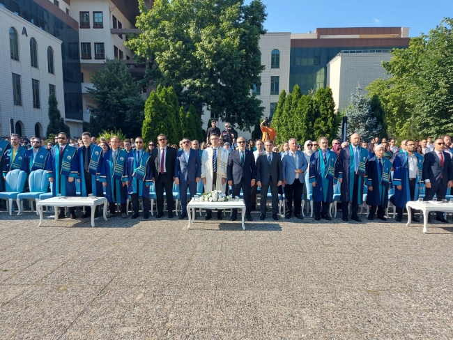 Bursa Teknik Üniversitesi'nde mezuniyet coşkusu