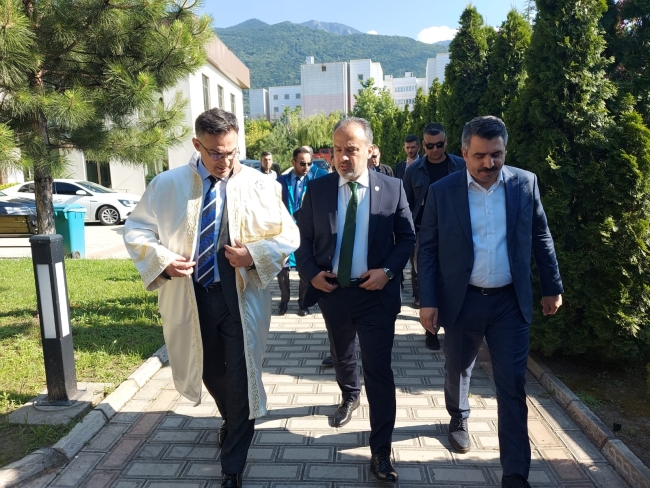 Bursa Teknik Üniversitesi'nde mezuniyet coşkusu