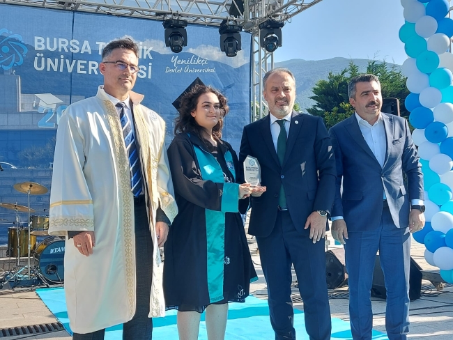 Bursa Teknik Üniversitesi'nde mezuniyet coşkusu