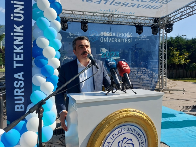 Bursa Teknik Üniversitesi'nde mezuniyet coşkusu