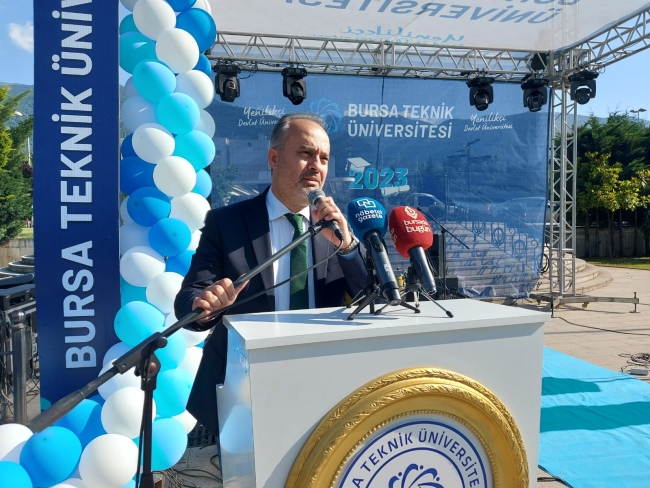 Bursa Teknik Üniversitesi'nde mezuniyet coşkusu