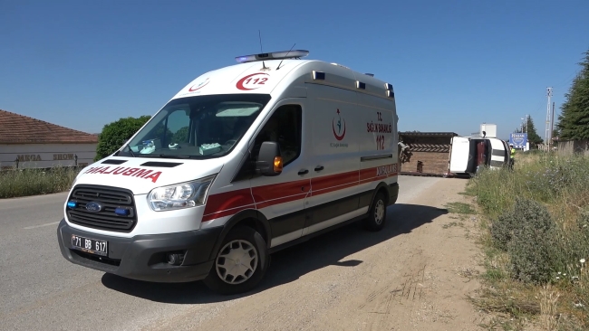 Kırıkkale'de kamyonet devrildi: 2 yaralı