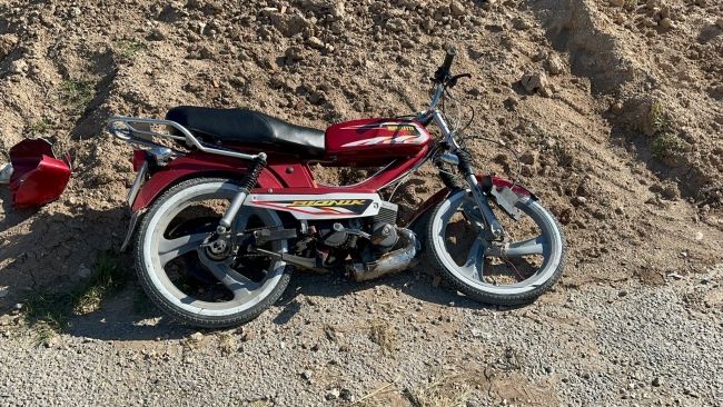 Bolvadin’de otomobil ile motosiklet çarpıştı 1 yaralı