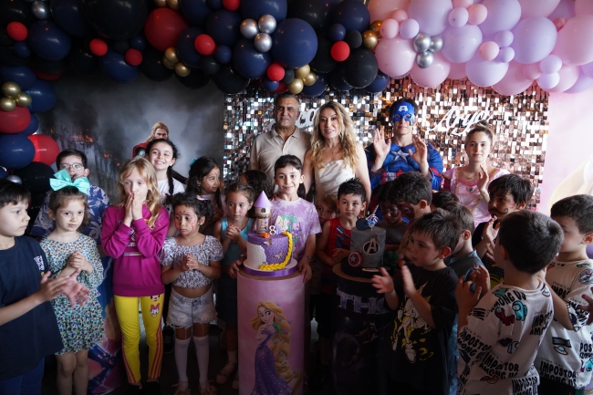 Eğlenceli doğum günü partisinde çocuklar doyasıya eğlendi