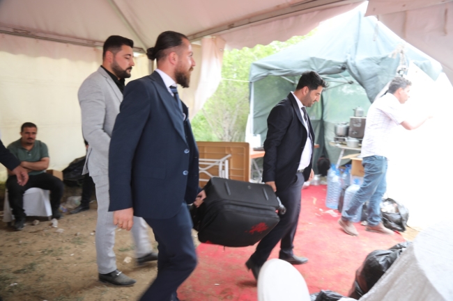 Aşiret düğününde damada 6 milyon lira, geline kilolarca altın takıldı