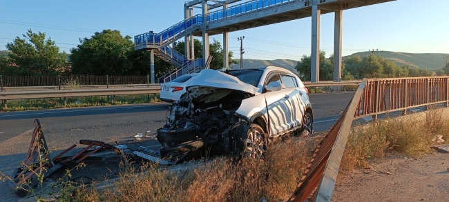 Cip, köprü korkuluklarına çarptı: 1 ölü