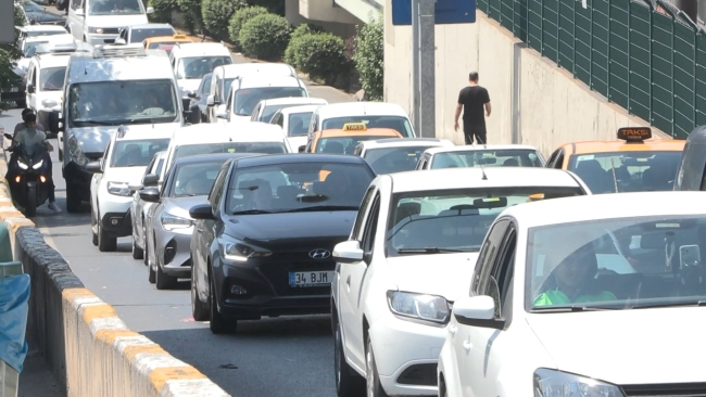 Otogarda bayram tatili yoğunluğu sürüyor 
