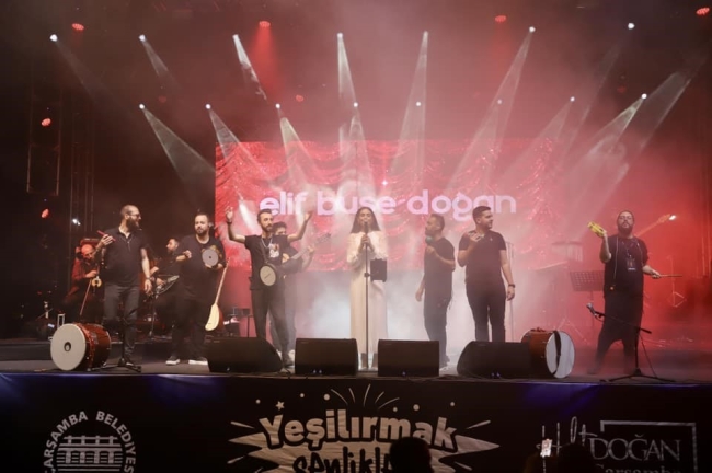 Yeşilırmak Festivali’nde Elif Buse Doğan sahne aldı