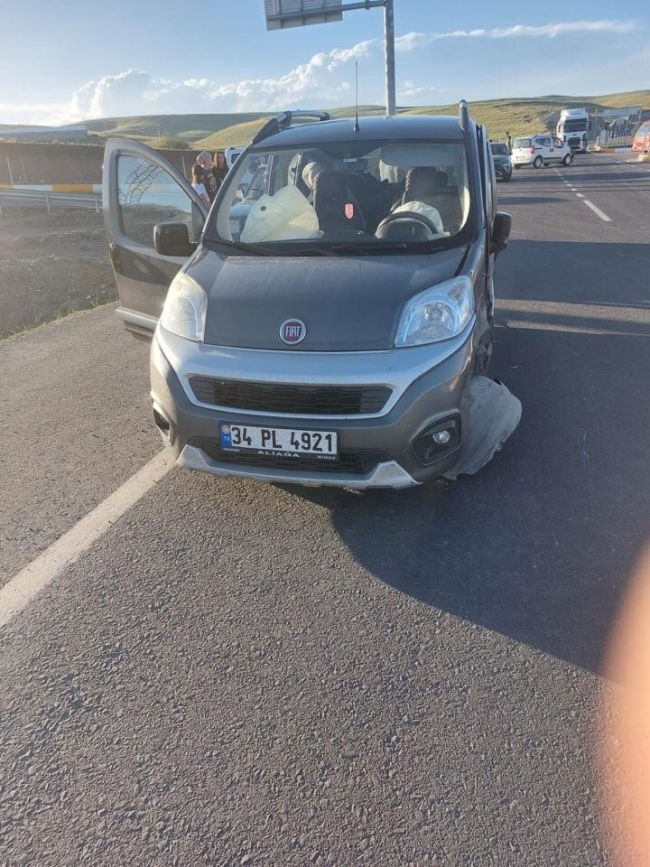 Ağrı'da iki ayrı trafik kazası: 18 yaralı