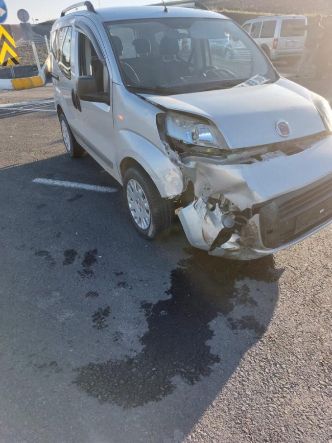 Ağrı'da iki ayrı trafik kazası: 18 yaralı