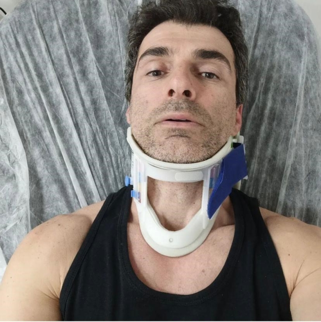 Ünlü oyuncuya tekme tokat saldırı!