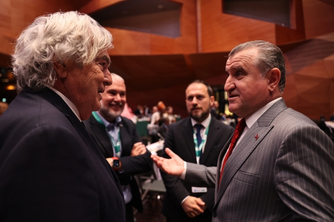 Bakan Bak'tan ilk yurt dışı ziyareti Bakü'ye