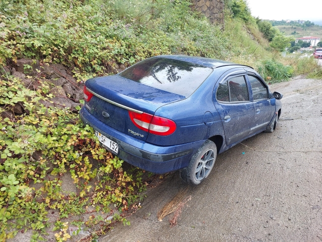 Zonguldak'ta otomobil su kanalına uçtu