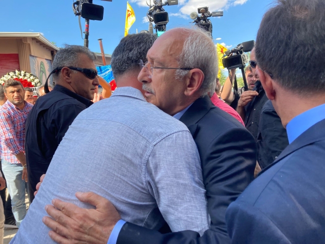 Kılıçdaroğlu dayısını son yolculuğuna uğurladı
