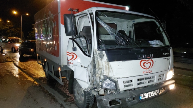 Kamyonet ile otomobil çarpıştı: 1 yaralı