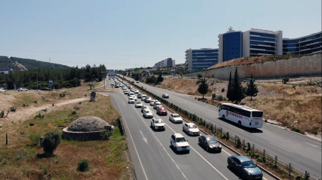 Araç kuyruğunun ucu sonu yok