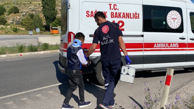 Sivas’ta iki otomobil çarpıştı: 2’si çocuk 4 yaralı