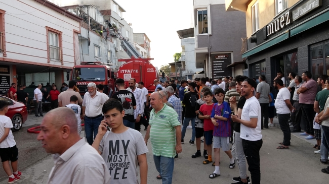 Bursa'da muhtarın evinde çıkan yangın mahalleliyi sokağa döktü