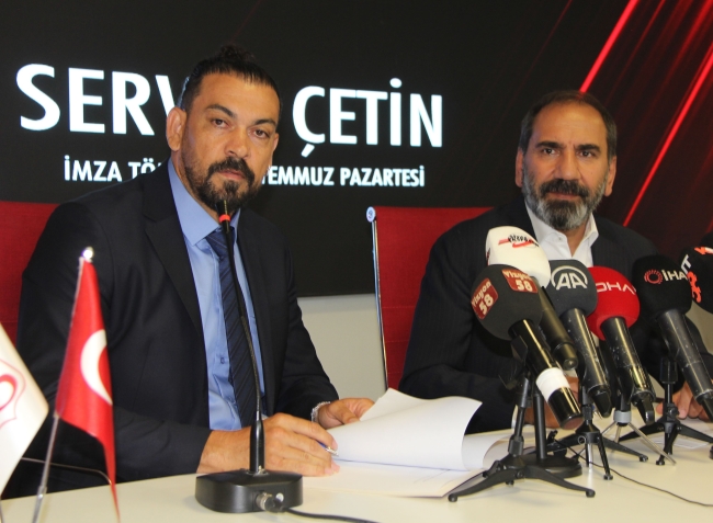 Servet Çetin Sivasspor’a imzayı attı