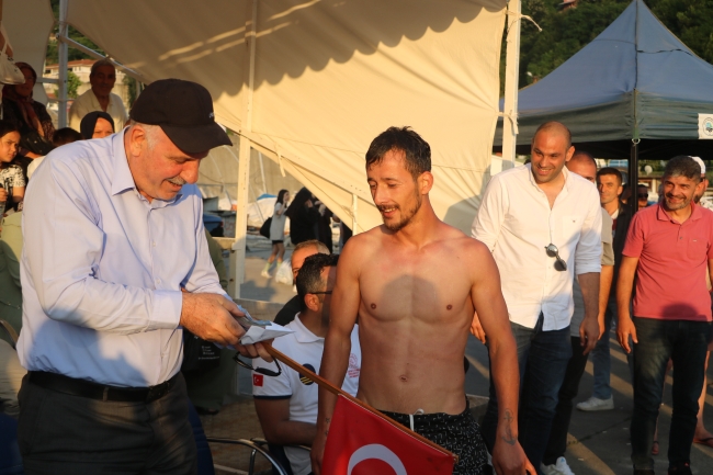 Yağlı direk yarışmasını kazanana büyük ödül!