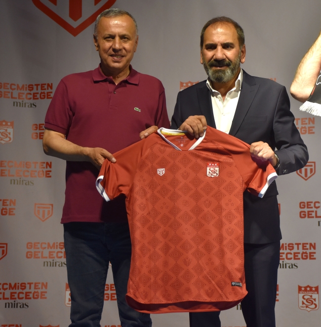 Sivasspor yeni sezon formalarını tanıttı