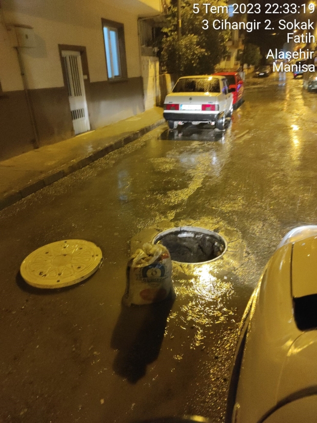 Fırtına Alaşehir'i savaş alanına çevirdi