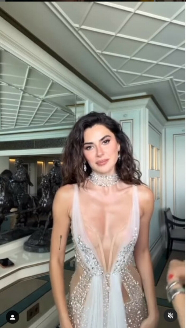Nesrin Cavadzade, transparan elbise giydi