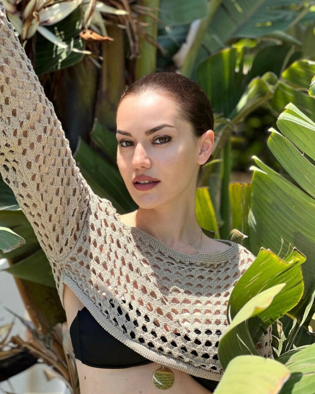 Fahriye Evcen'in plaj tarzı