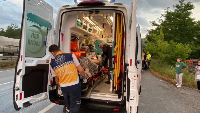 Sakarya'da otomobil takla attı: 7 yaralı