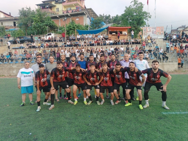 Alaplı'da geleneksel futbol turnuvası düzenlendi
