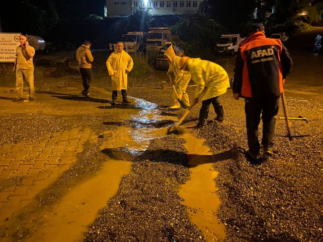Giresun’da ev ve işyerlerini su bastı
