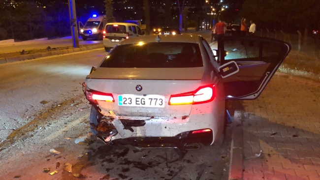 Elazığ’da iki otomobil çarpıştı: 2 yaralı