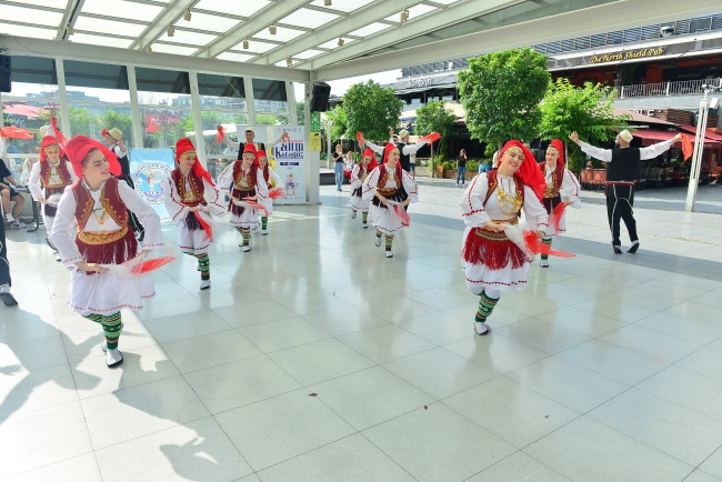 Dünya kültürleri Bursa sokaklarında