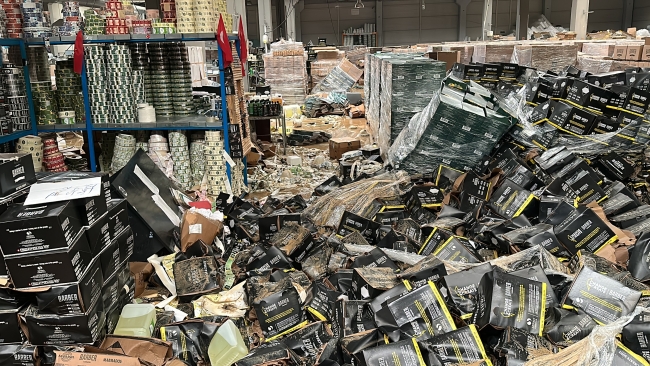 Kolonya fabrikası selde kullanılmaz hale getirdi