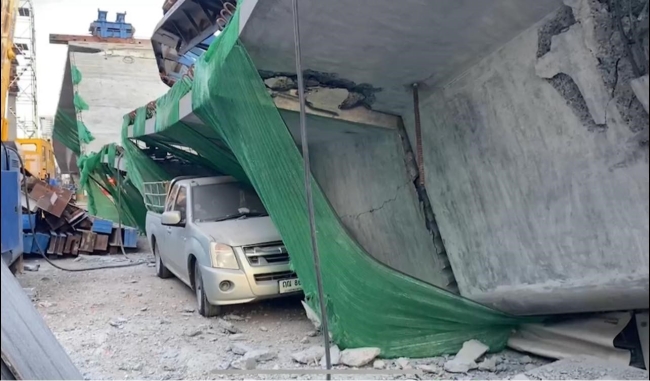 Tayland'da yol inşaatı çöktü: 2 ölü, 13 yaralı