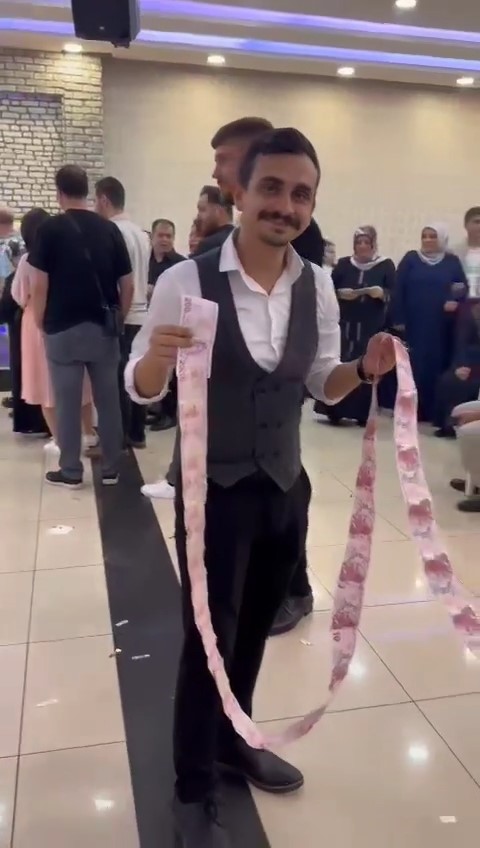 Metrelerce uzunlukta takıyı görenler hayrete düştü