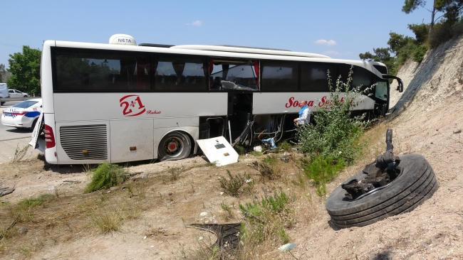 Çanakkale'de otobüs yoldan çıktı: 5 yaralı
