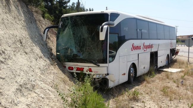 Çanakkale'de otobüs yoldan çıktı: 5 yaralı