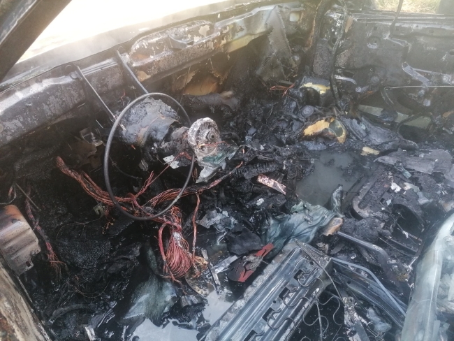 Samsun'da seyir halindeki otomobil alev aldı