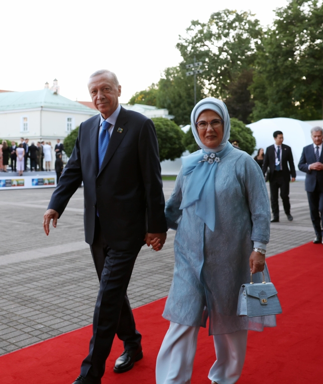 NATO liderleri akşam yemeğinde bir araya geldi