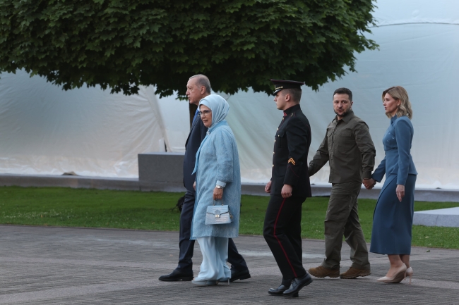 NATO liderleri akşam yemeğinde bir araya geldi