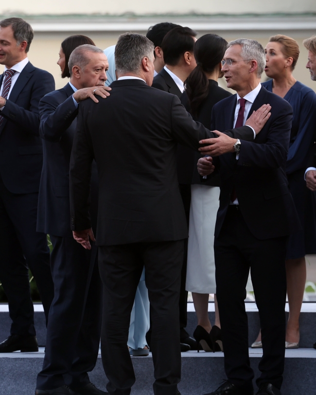NATO liderleri akşam yemeğinde bir araya geldi
