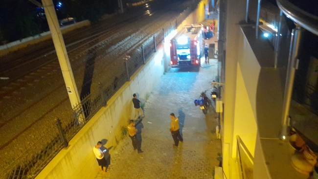 İzmir'de bir kişi patlama sesiyle balkondan atladı