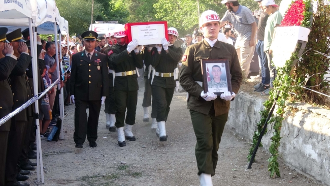 Balıkesir şehidine veda etti!